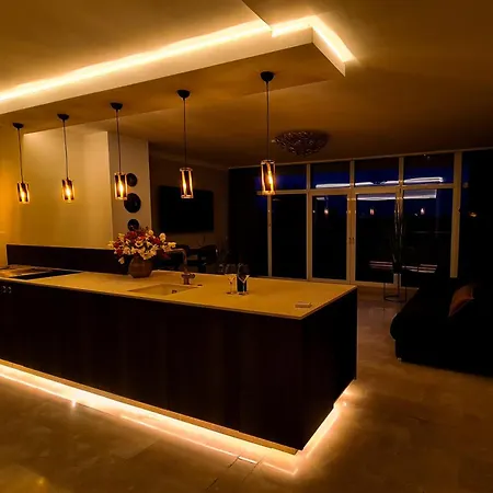 Deluxe Mit Marmorboeden Und Gold-design El Dorado *
